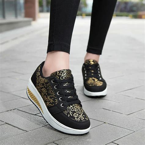 black casual sneakers for women.